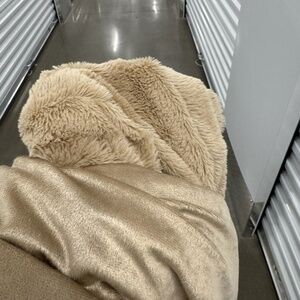 Cheer Collection Ultra Soft Reversible Oversized Throw – 86" x 86"